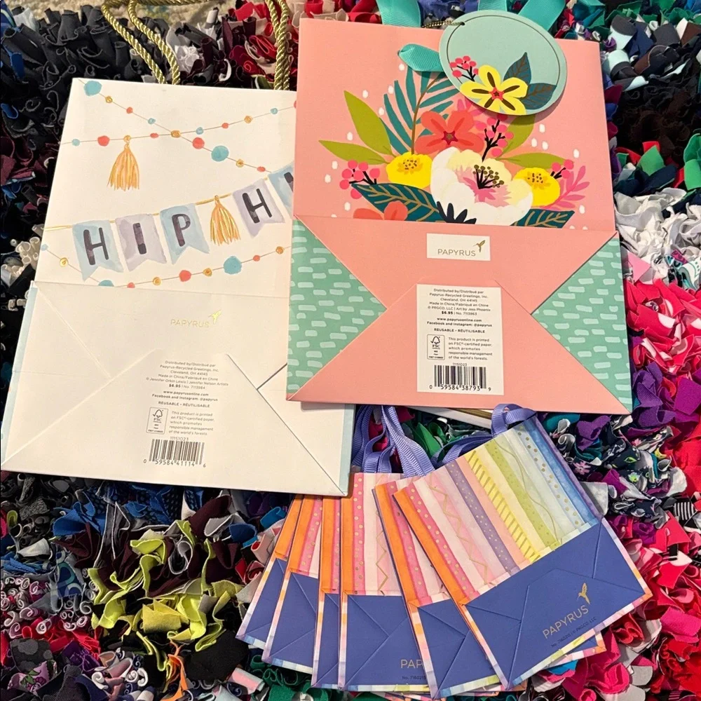 🆕Papyrus Gift Bag Bundle, 8 Bags Total